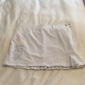 NWT Women's golf skirt (Korean brand) size 25-26 inch waist or size S